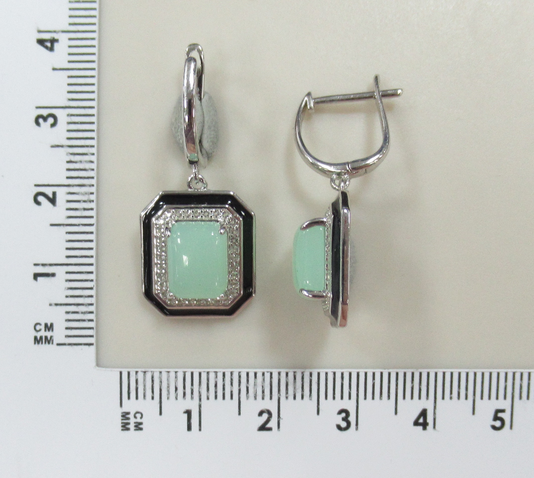 Серебряные серьги с зелеными халцедонами